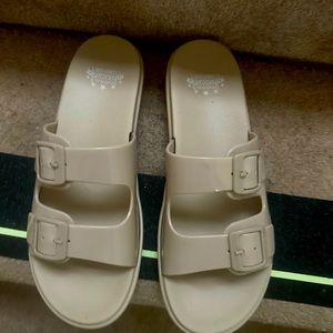 Women’s size 11 slides